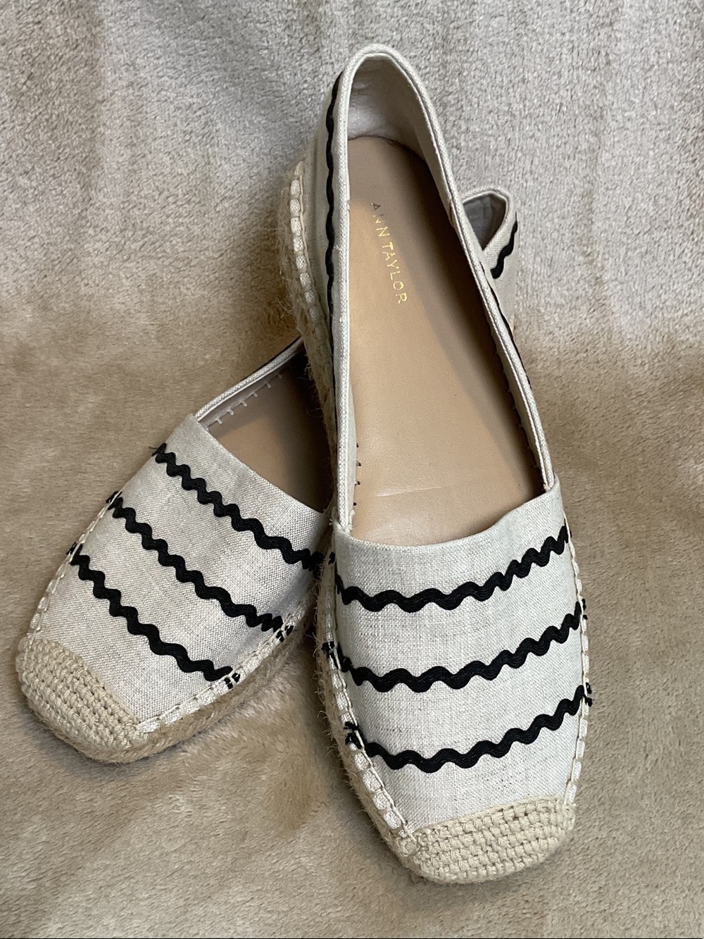 Ann Taylor Cream Espadrilles with Black Wavy Trim Size 8.5